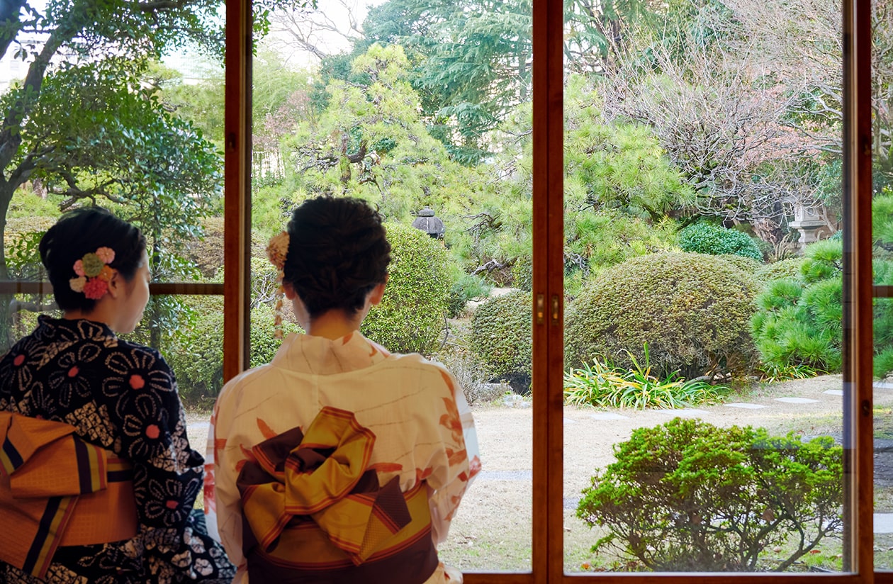 客室から望む日本庭園